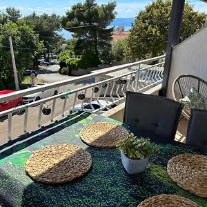 Jasna B Omišalj